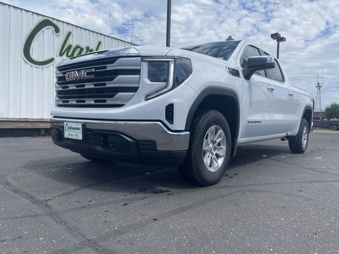 Used 2025 GMC Sierra 1500 SLE w/ Preferred Package image 8