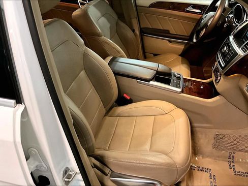 Used 2016 Mercedes-Benz GL 550 4MATIC image 8