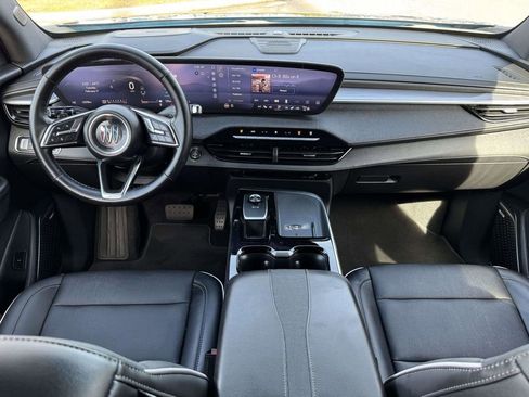 Used 2025 Buick Enclave Preferred image 3