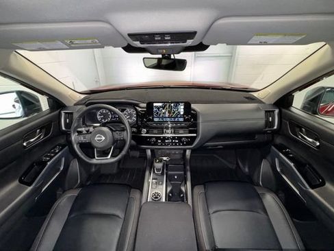 Used 2024 Nissan Pathfinder SL w/ SL Premium Package AWD/4WD image 13