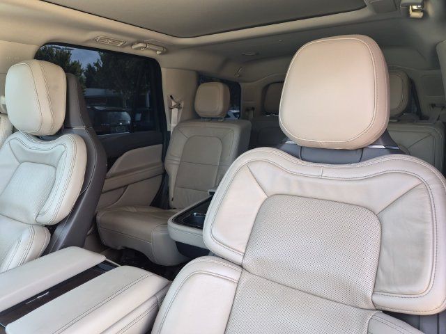 Used 2024 Lincoln Navigator Reserve AWD/4WD image 16