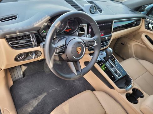Used 2025 Porsche Macan AWD/4WD image 28