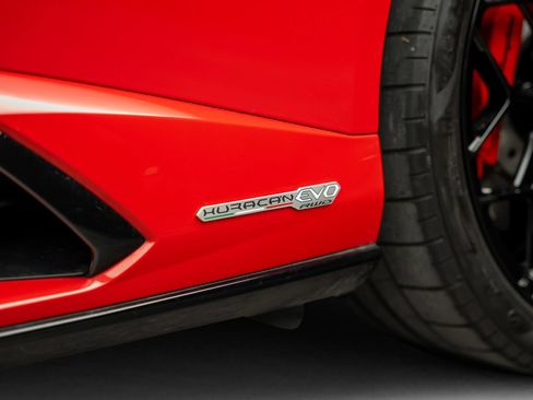 Used 2020 Lamborghini Huracan EVO RWD image 25
