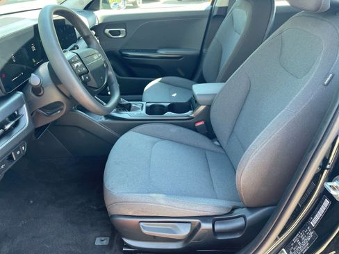 Used 2025 Kia K4 LXS image 25