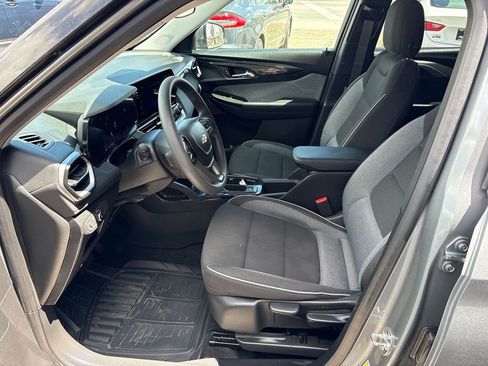 Used 2025 Chevrolet TrailBlazer LT AWD/4WD image 16