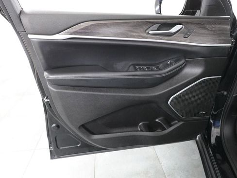 Used 2023 Jeep Grand Cherokee 4WD 4xe image 8