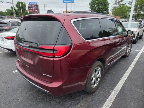 Used 2023 Chrysler Pacifica Limited FWD image 5