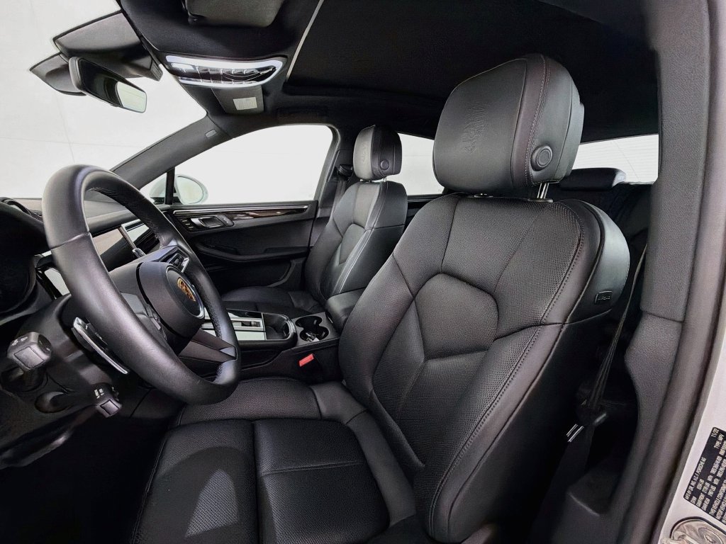 Certified 2023 Porsche Macan AWD/4WD image 5
