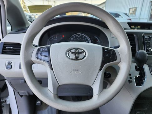 Used 2013 Toyota Sienna LE image 25
