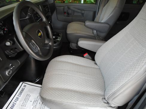 Used 2016 Chevrolet Express 3500 LT w/ LT Preferred Equipment Group image 12