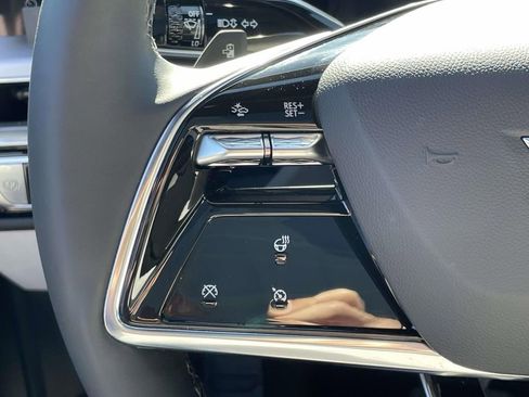 New 2025 Cadillac Lyriq Luxury image 24