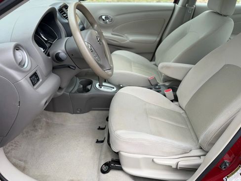 Used 2016 Nissan Versa SV image 9