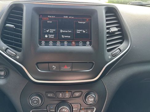 Used 2019 Jeep Cherokee Latitude Plus AWD/4WD image 11