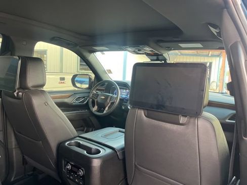 Used 2023 Chevrolet Tahoe High Country AWD/4WD image 12