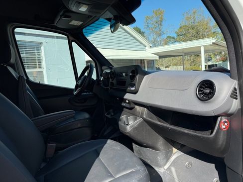 Used 2021 Mercedes-Benz Sprinter 1500 image 5