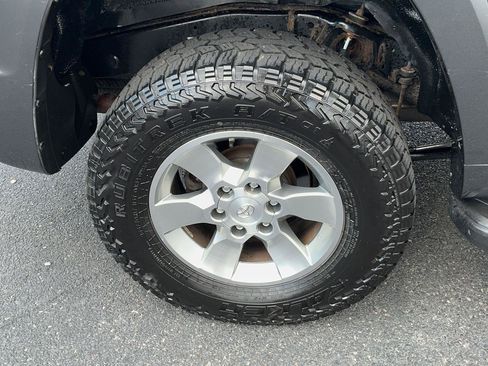 Used 2013 Toyota 4Runner SR5 w/ Convenience Pkg AWD/4WD image 5