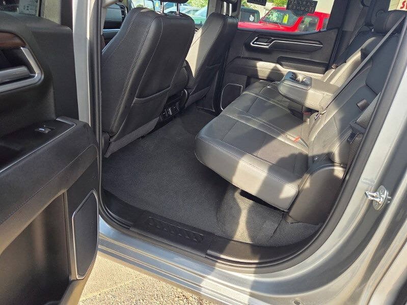 Used 2025 GMC Sierra 1500 SLT AWD/4WD image 18