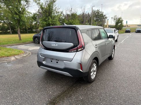Used 2025 Kia Soul LX w/ LX Technology Package FWD image 5