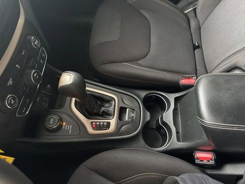 Used 2015 Jeep Cherokee Latitude w/ Cold Weather Group image 17