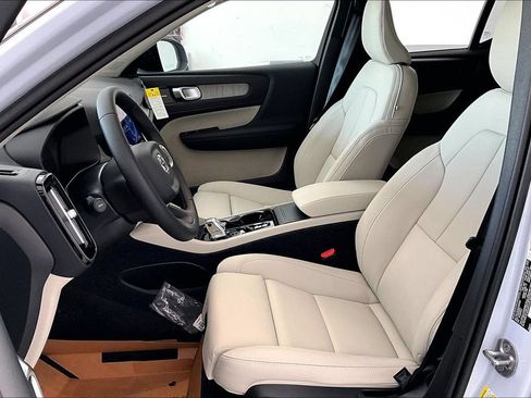 New 2026 Volvo XC40 B5 Ultra w/ Protection Package Premier AWD/4WD image 30