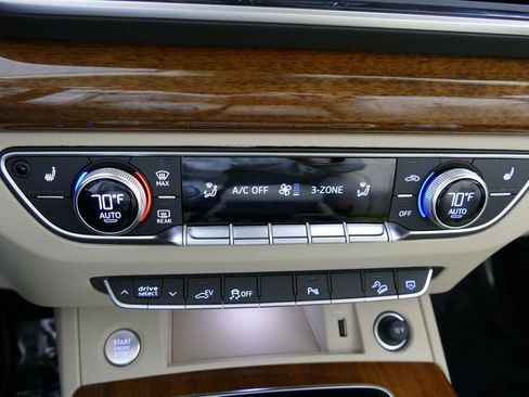 Used 2024 Audi Q5 e Premium w/ Convenience Package image 20