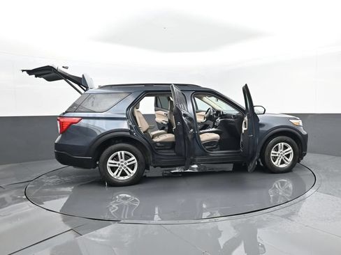 Used 2024 Ford Explorer XLT w/ Equipment Group 202A AWD/4WD image 30
