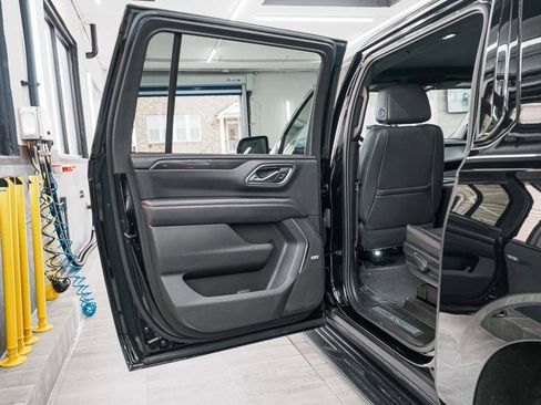 Used 2022 Chevrolet Suburban RST w/ Sport Performance Package image 13