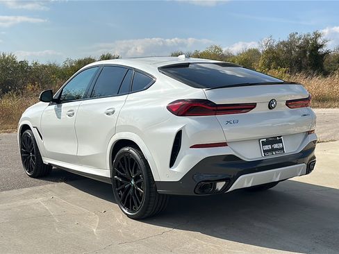 New 2026 BMW X6 xDrive40i w/ Climate Comfort Package image 6