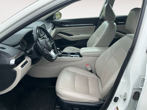 Used 2020 Nissan Altima 2.0 Platinum FWD image 9