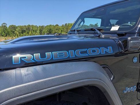 Certified 2025 Jeep Wrangler Unlimited Rubicon 4xe w/ Convenience Group image 24