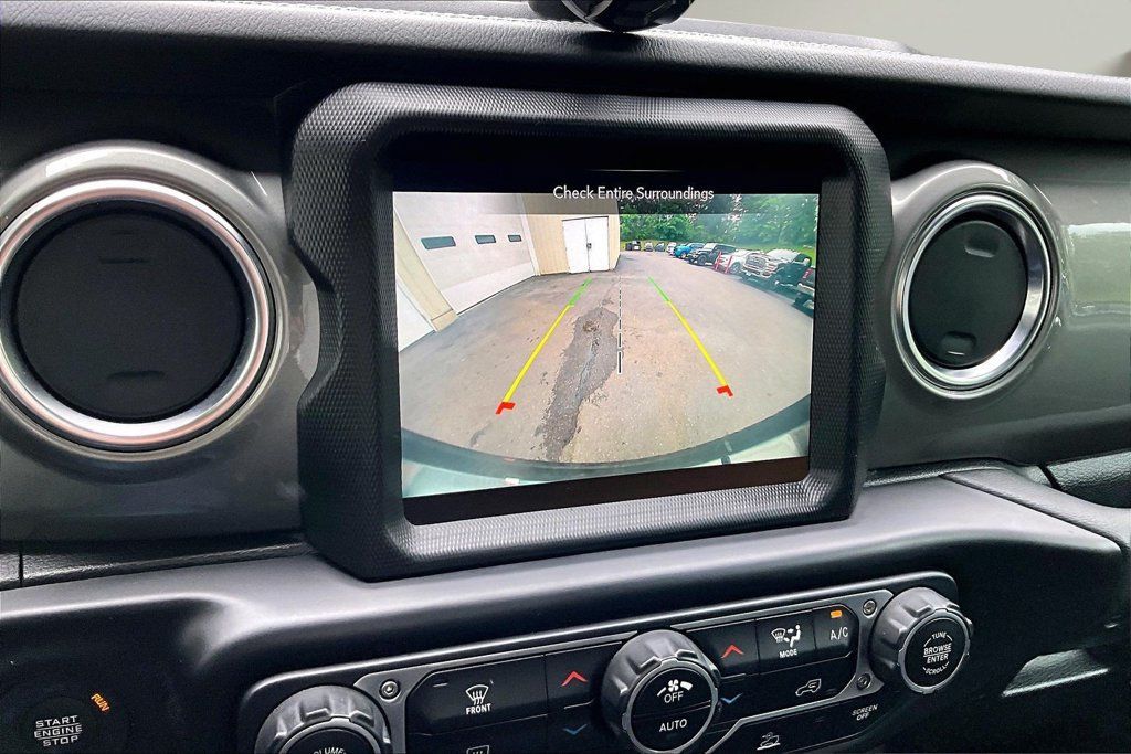 Used 2023 Jeep Wrangler Unlimited Sahara AWD/4WD image 15