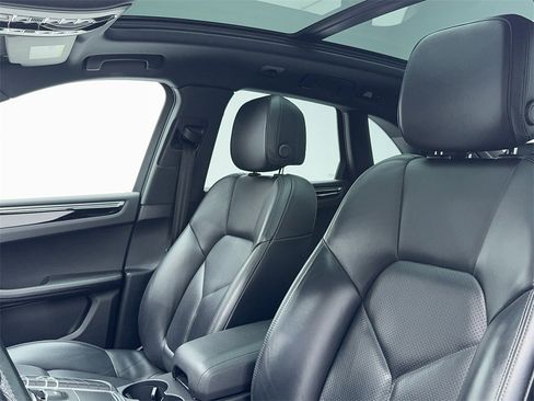 Used 2021 Porsche Macan S image 38