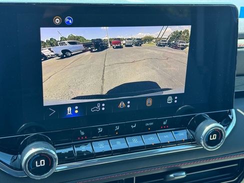 Used 2026 Chevrolet Colorado Z71 w/ Technology Package AWD/4WD image 17