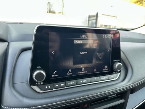 Used 2025 Nissan Rogue S image 24