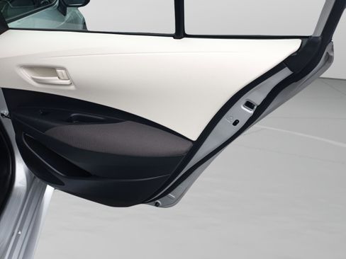 Used 2025 Toyota Corolla LE w/ Convenience Package image 36