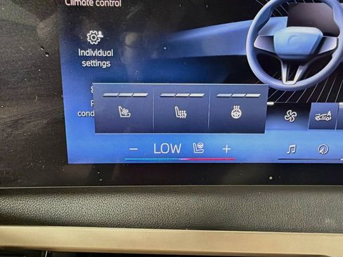 Used 2024 BMW iX xDrive50 w/ Premium Package AWD/4WD image 21