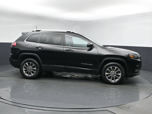 Used 2019 Jeep Cherokee Latitude Plus w/ Cold Weather Group AWD/4WD image 3