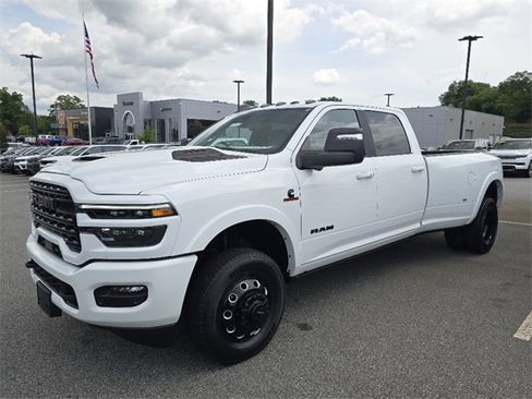 New 2025 RAM 3500 Limited image 15