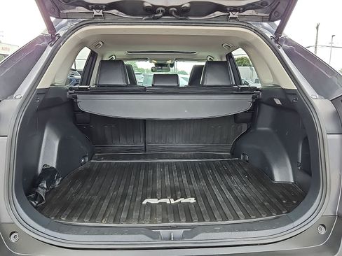 Used 2019 Toyota RAV4 XLE Premium w/ Cold Weather Package AWD/4WD image 31