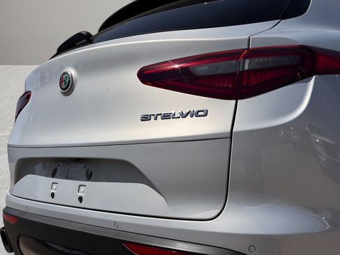 Used 2023 Alfa Romeo Stelvio Sprint RWD image 26