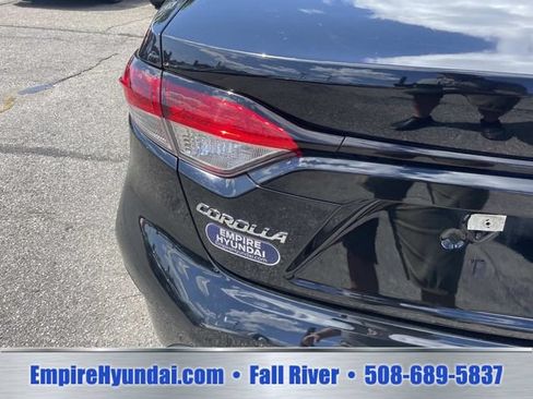 Used 2025 Toyota Corolla LE FWD image 5