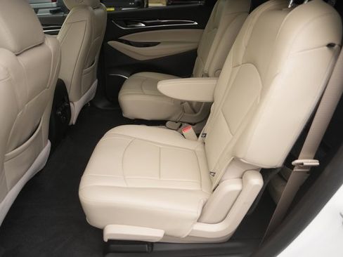 Used 2019 Buick Enclave Essence image 12