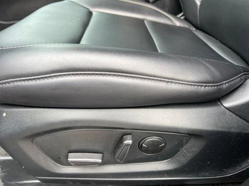 Used 2023 Ford Explorer XLT w/ Equipment Group 202A AWD/4WD image 18