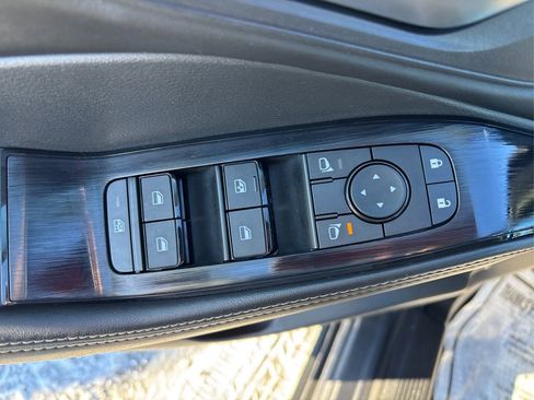 Certified 2025 Nissan Rogue SV image 33