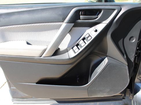 Used 2017 Subaru Forester 2.5i Premium w/ All-Weather Package image 11