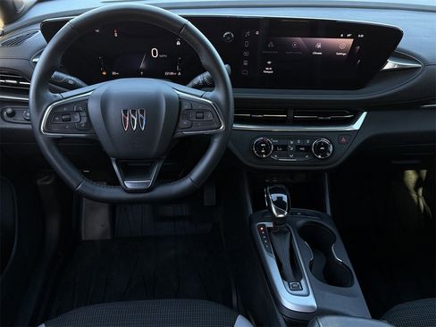 Used 2024 Buick Envista Preferred w/ Convenience I Package image 11