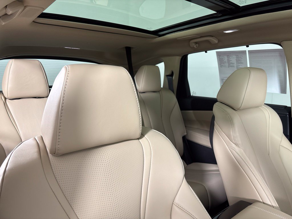 Certified 2026 Acura MDX w/ Technology Package FWD image 16