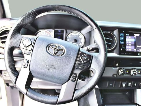 Used 2019 Toyota Tacoma TRD Sport image 13