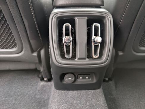 Used 2025 Volvo XC40 B5 Ultra AWD/4WD image 12