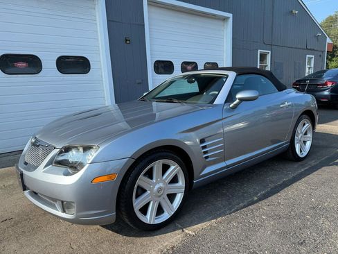 Used 2005 Chrysler Crossfire Limited RWD image 4